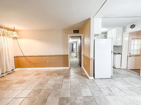 5th image of 16 Saint Regis Dr
