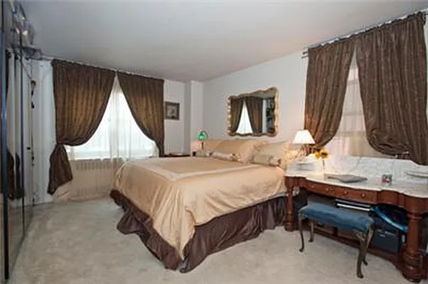 Sold by Century 21 Metropolitan | media 9