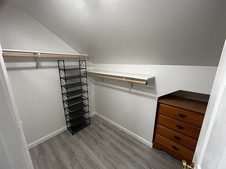 220 Greenview Dr — Photo 10