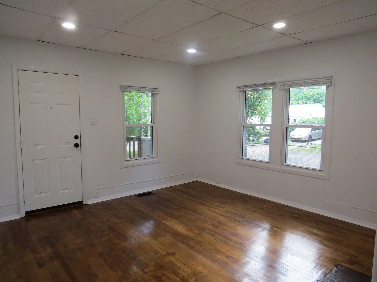 3 bed, 960 sqft, $1,900 — Photo 4