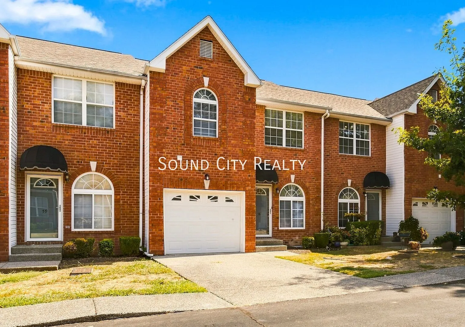 7 miles to downtown, rolling greenspace behind rental beautiful views, located in "Easthaven" 3BR... — Photo 1