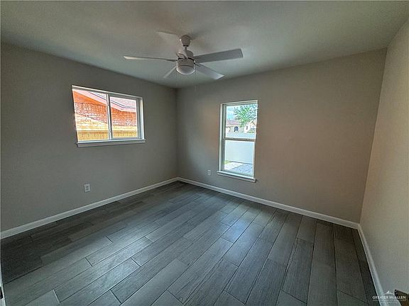 5th image of 607 E Vine Ave
