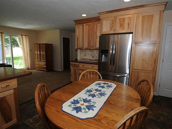 4th image of 216 Revere Dr