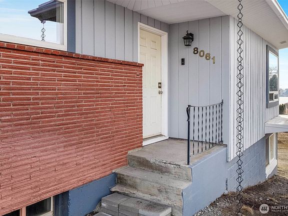 4th image of 8061 NE Valley Road