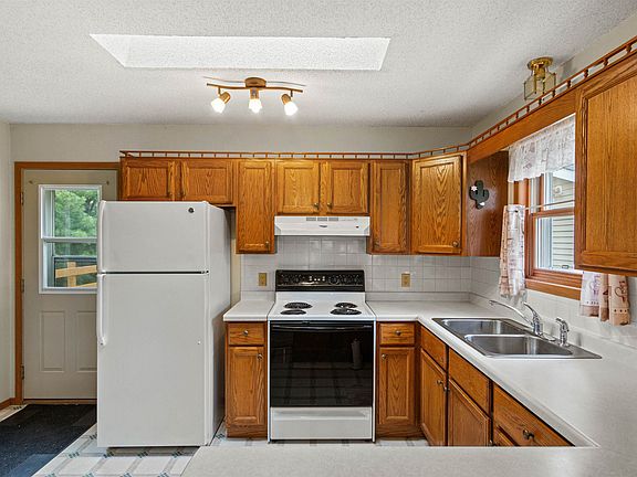 5th image of 960 & 962 Falk Ct