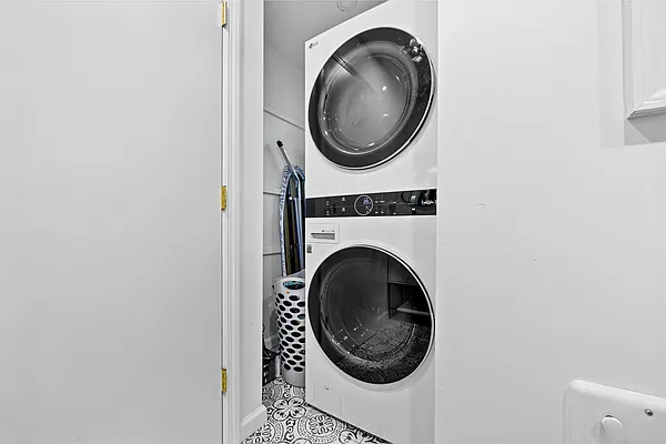 Rented by Aron Fried, LREB | media 23