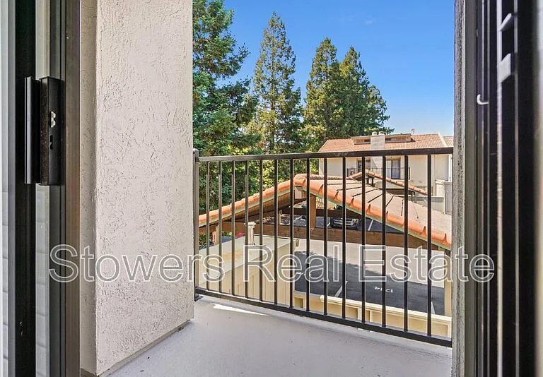 1714 Parkside Dr — Photo 16