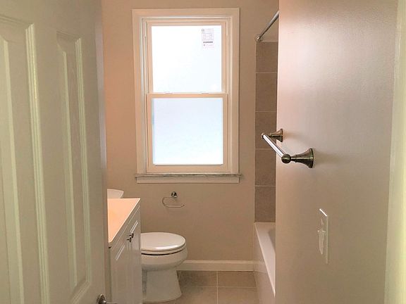 5th image of 865 E 260th St