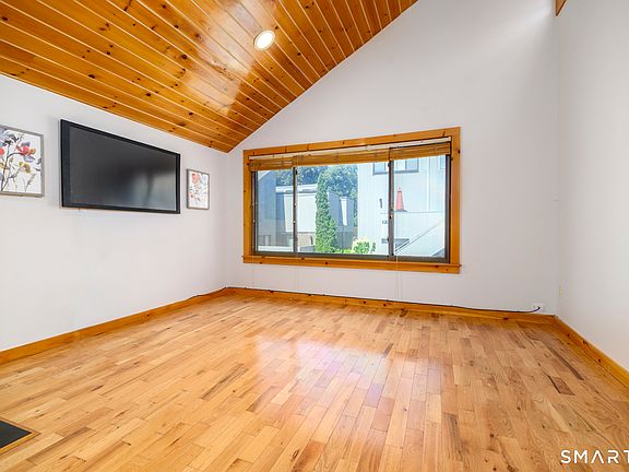 5th image of 1 Winterberry Lane #1