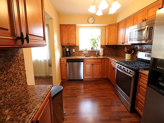 5th image of 1911 Ravenwood Dr