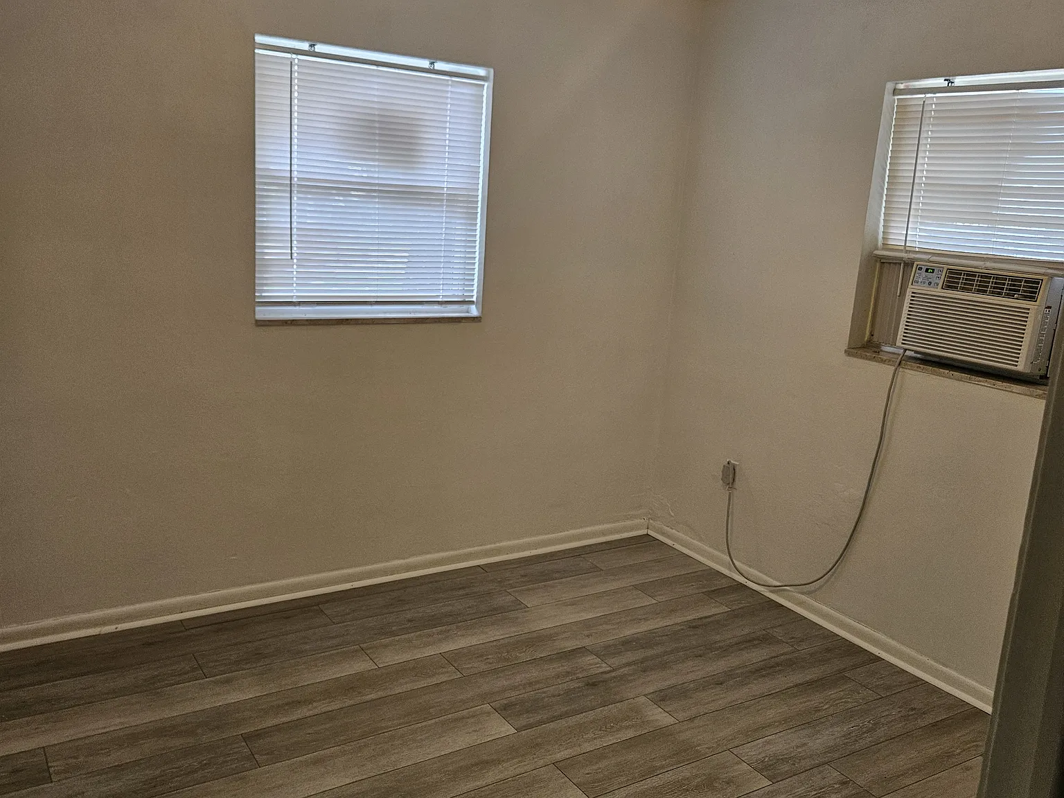 2 bed, 1.5 bath, 750 sqft, $1,300 — Photo 3