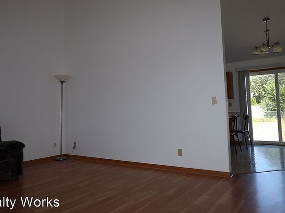 4th image of 430 W Saunders Ave