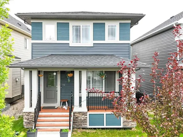 75 NW Ravensmoor Mnr SE, Airdrie, AB T4A 0J7