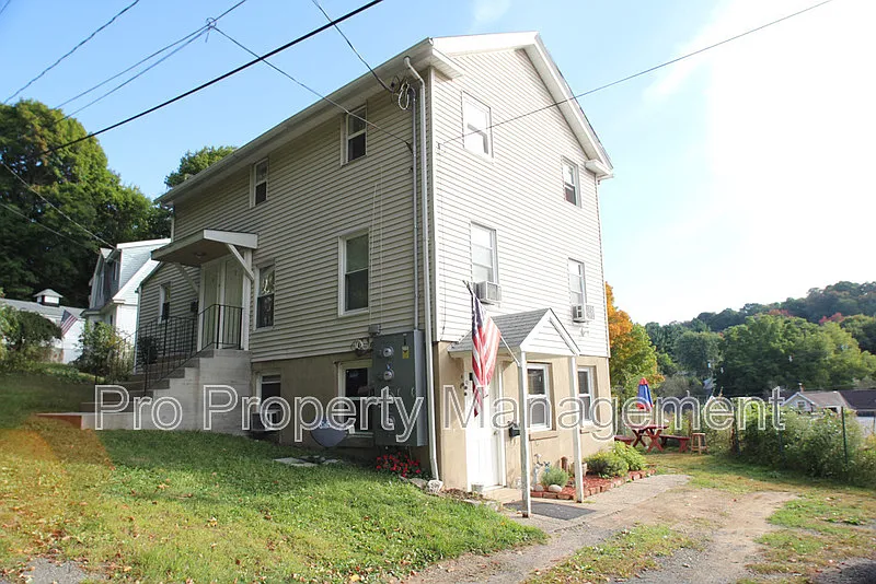 14 Edgewood Rd #1