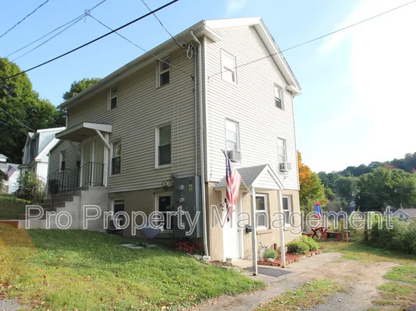 14 Edgewood Rd, Oakville, CT