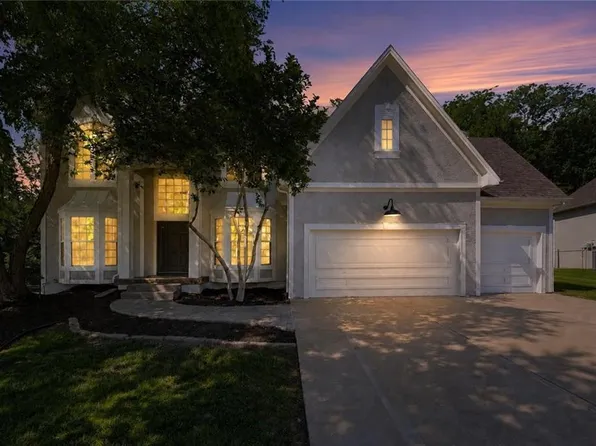 2634 SW Wintervalley Dr, Lees Summit, MO 64081