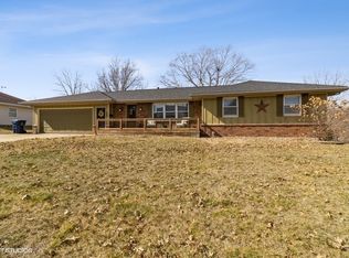 407 E 8th St, Pella, IA 50219