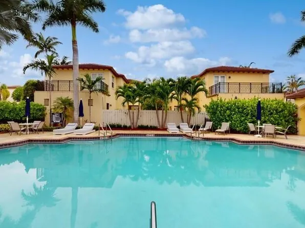 41 Via Floresta Dr, Boca Raton, FL 33487