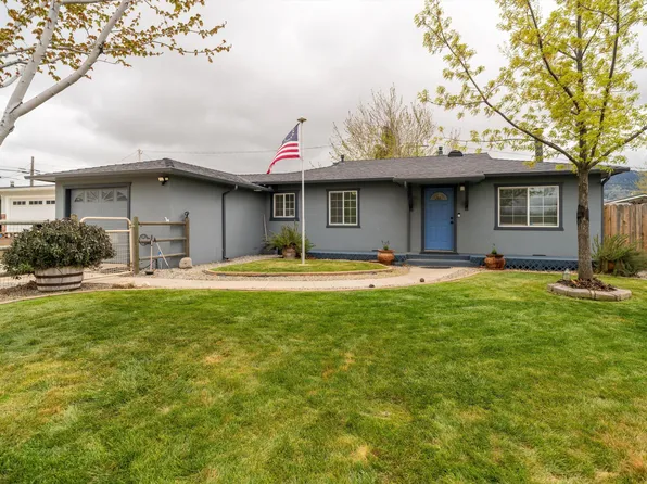 206 Brentwood Dr, Tehachapi, CA 93561