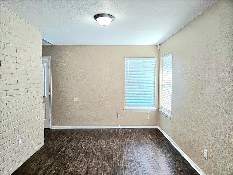 4231 Southchase Ln — Photo 11