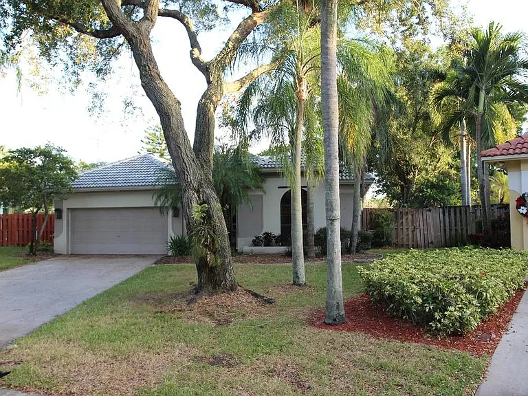 11558 Gorham Dr — Photo 10