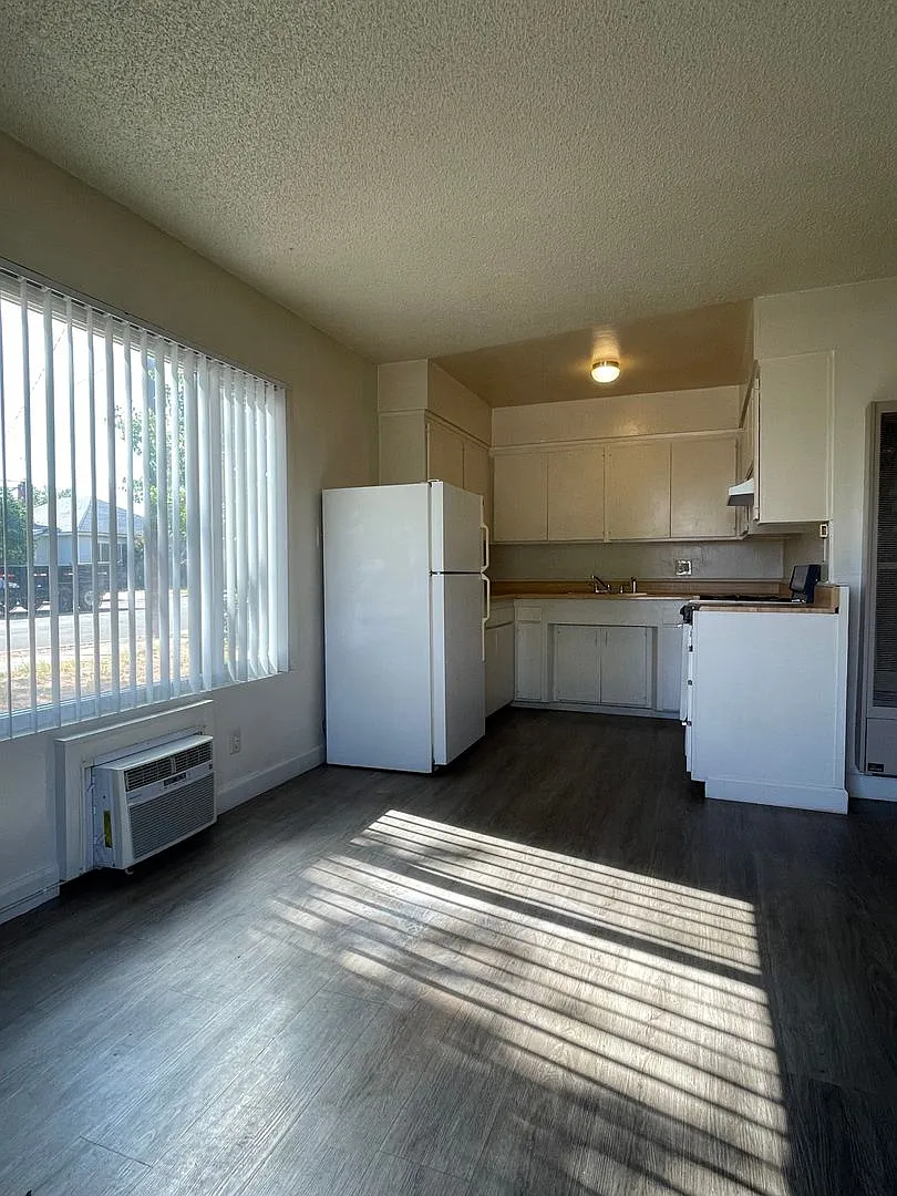 1090 N. Court Street — Photo 2