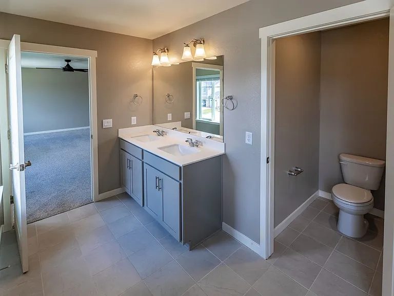 1464 Vantage Pkwy — Photo 42