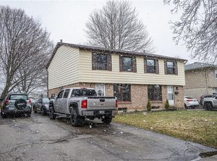 422 Dunvegan Dr #B, Waterloo, ON N2K2C7