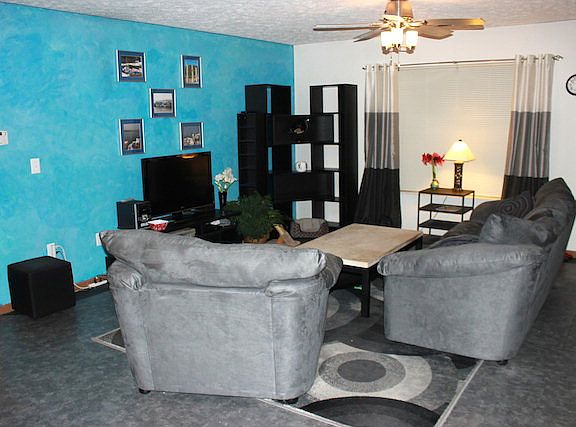 3rd image of 685 Scott Dr