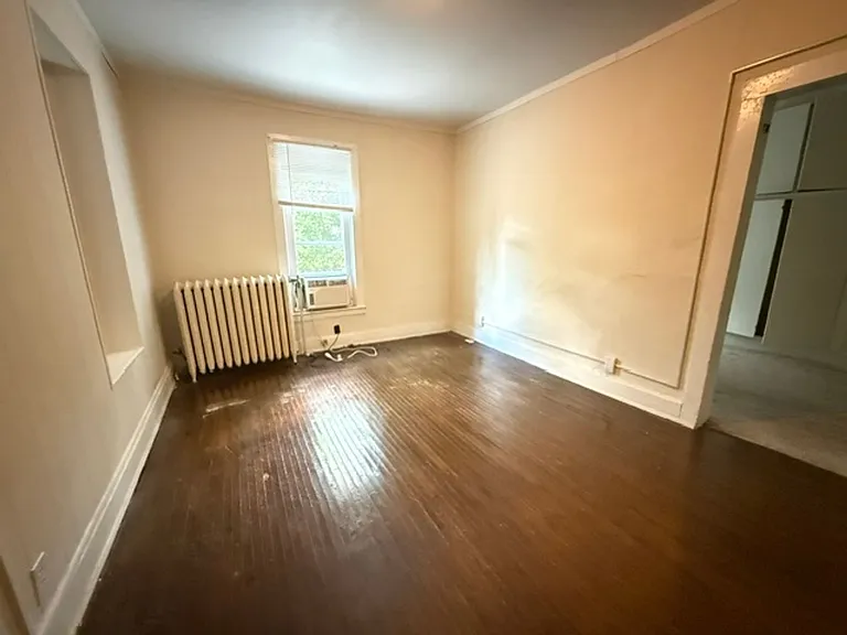 202 S Grove St — Photo 2