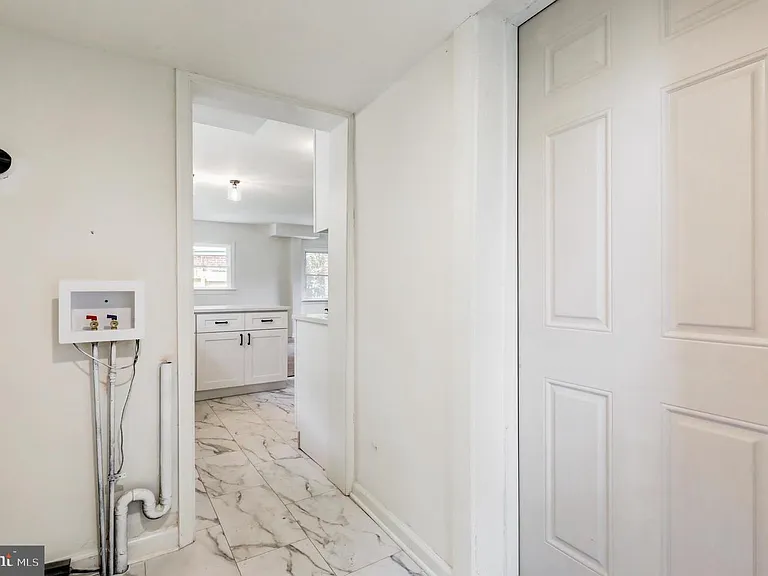 242 Shadeland Ave — Photo 5