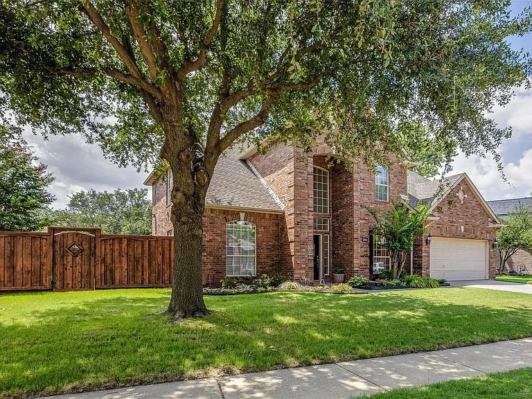 5901 Norfolk Ln — Photo 3