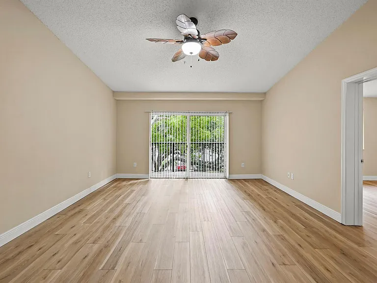 1100 Crestwood Ct S #1109 — Photo 5