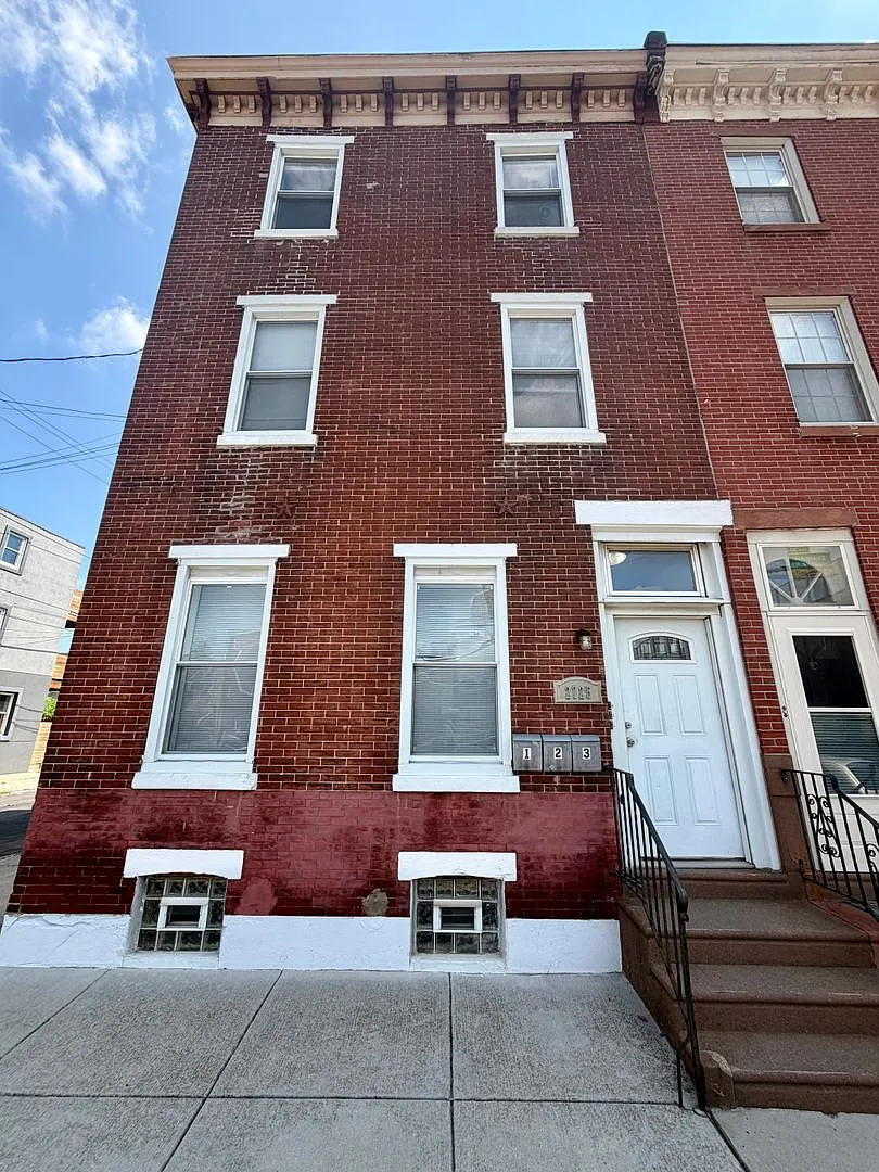 Stunning 1-Bed/1-Bath Apartment with Private Roof Deck and Parking Spot! Available NOW! — Photo 1