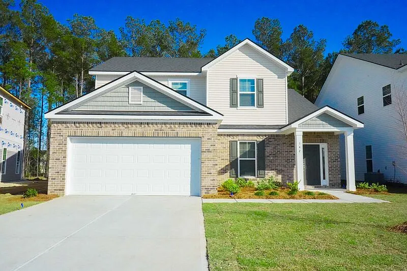4 bed, 2.5 bath, 2116 sqft, $2,200 — Photo 2