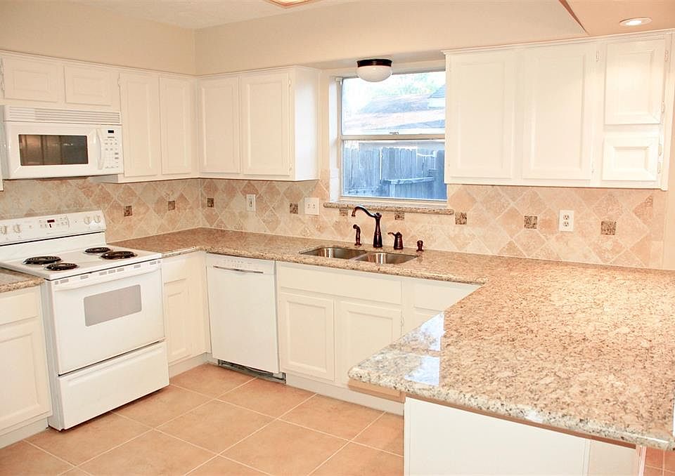 1st image of 2731 Colony Dr