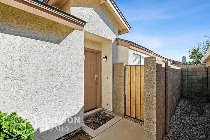 3 bed, 2.0 bath, 1288 sqft, $2,149 — Photo 4