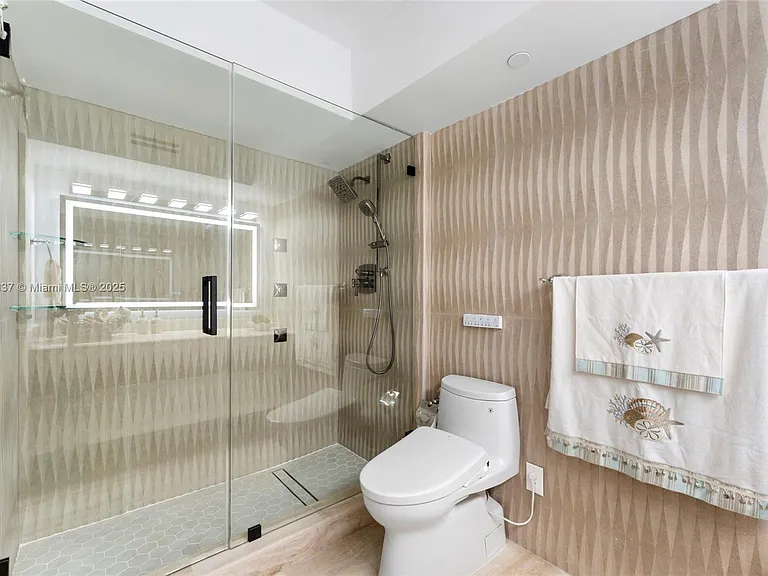 5900 Collins Ave #604 — Photo 24