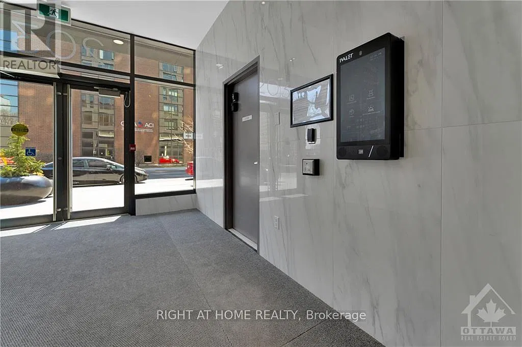2 bed, 1050 sqft, $2,900 — Photo 2