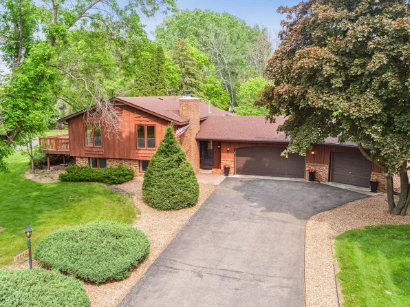 4540 W Greenleaf Dr, Eagan, MN 55123