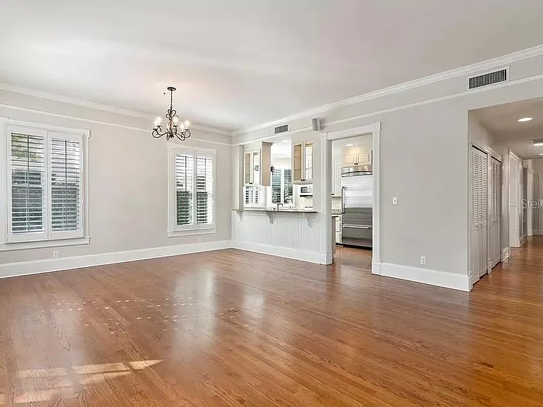1119 Belleaire Cir — Photo 12
