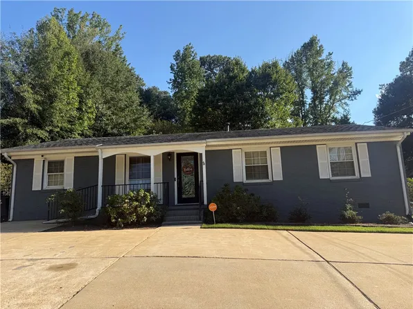 1811 Jollit St, Opelika, AL 36081