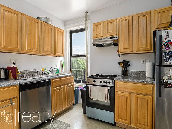 3rd image of 92 Hawthorne St APT 15