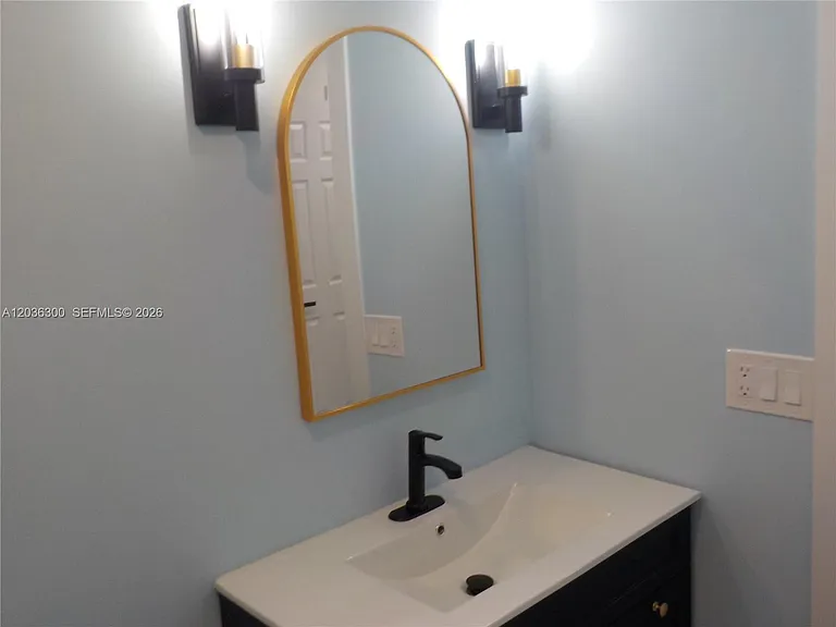 1565 Thumb Point Dr — Photo 41