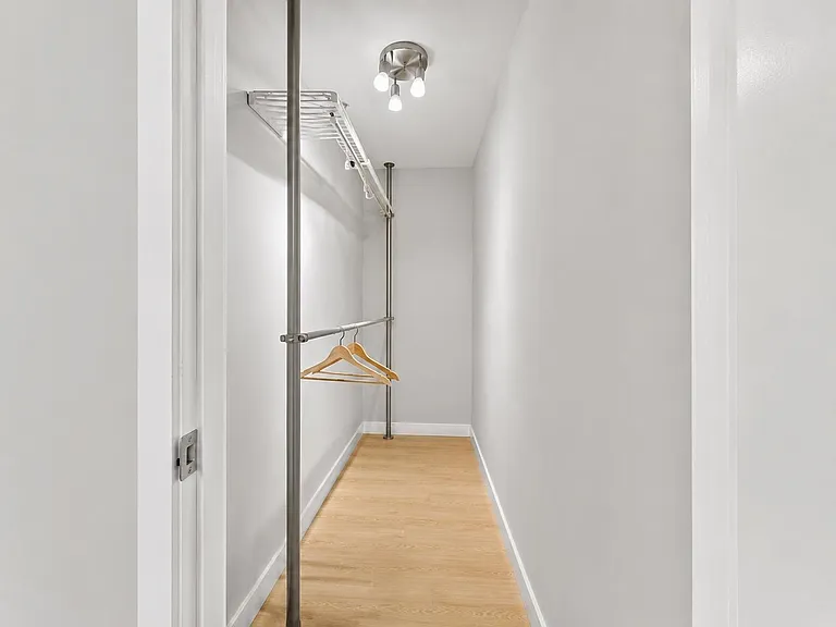 989 Richards St #605 — Photo 18