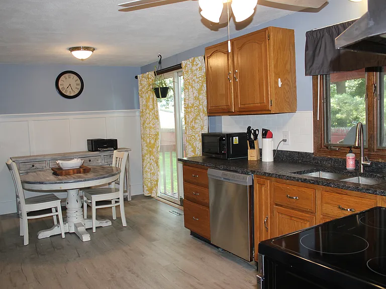 108 Lloyd Ave — Photo 3