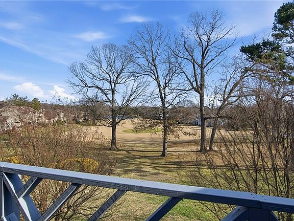 3rd image of 154 Pembrooke Ridge Ct