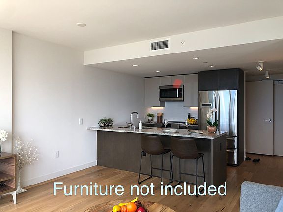 3rd image of 1001 Queen St #3312