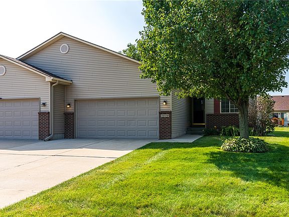 2nd image of 3030 SE Turnberry Dr