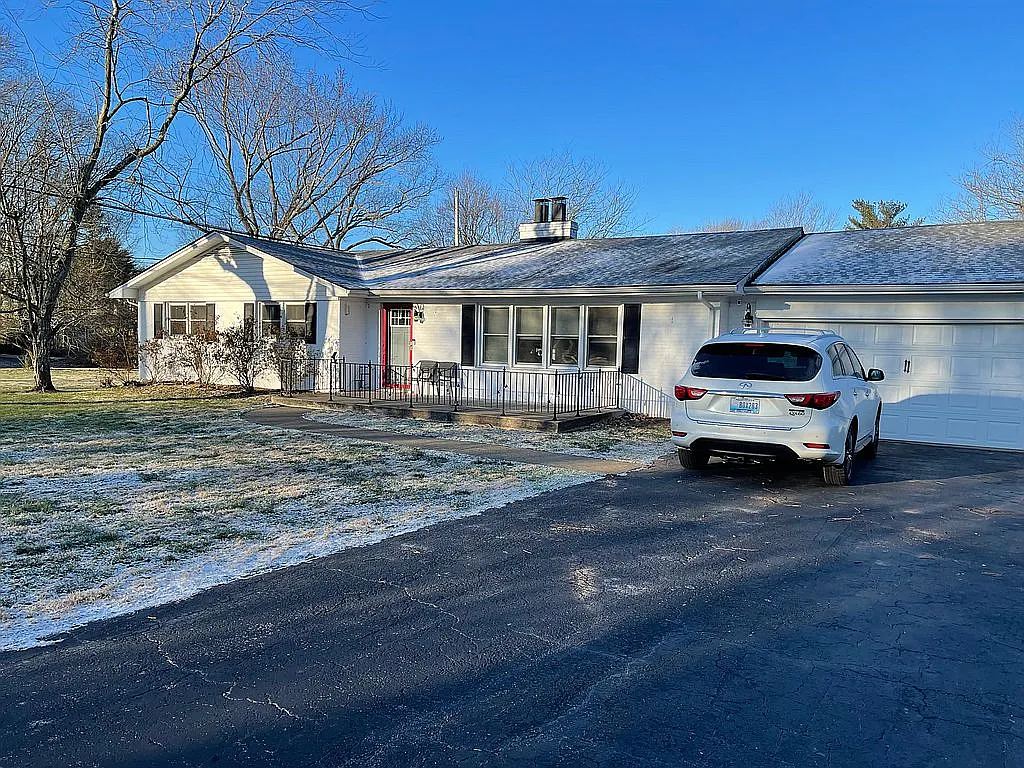 1319 Rodes Dr photo 1